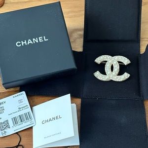 CHANEL Crystal Pearl CC Brooch Brooch Pin A64762 B06258 ND321 Gold, Pearly White